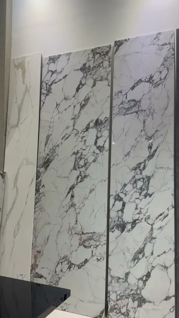 Placas Suprastone con veta de mármol